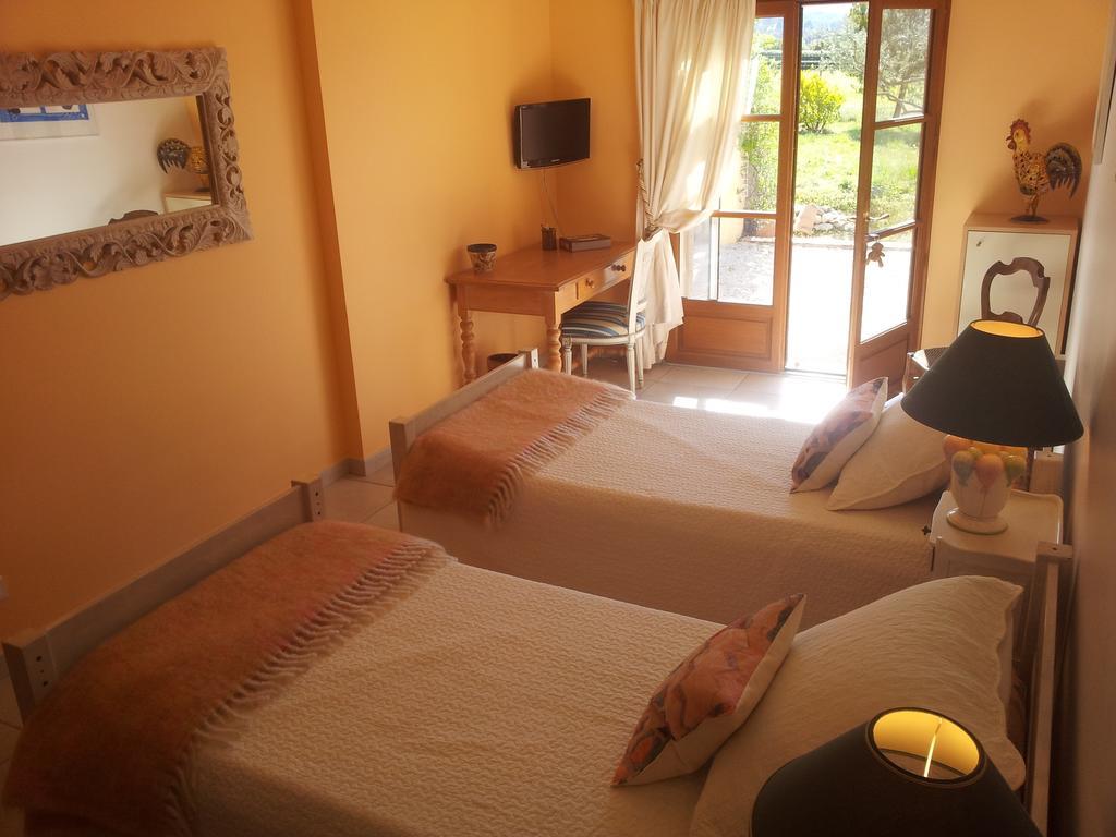 Lamanderie En Provence Bed and Breakfast Alleins Rum bild